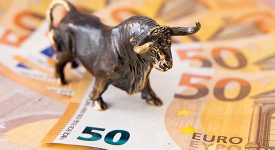 Bull statuette on 50 euro notes