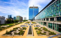 Owner of Belgiumโs biggest office sues CBRE Loan Services in valuation dispute Image of a glass building in central Belgium